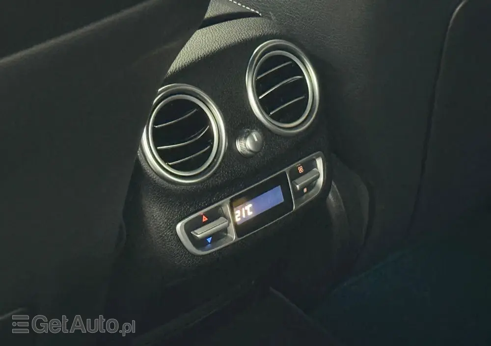 MERCEDES-BENZ Klasa C 200 T 7G-TRONIC AMG Line