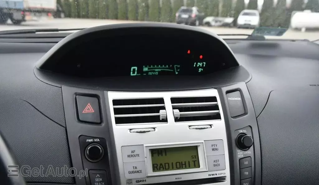 TOYOTA Yaris 