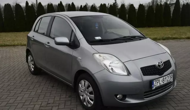 TOYOTA Yaris 