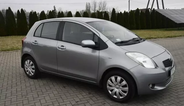 TOYOTA Yaris 