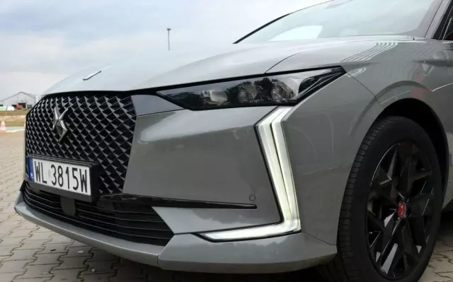 DS AUTOMOBILES DS 4 1.6 E-Tense Performance Line +