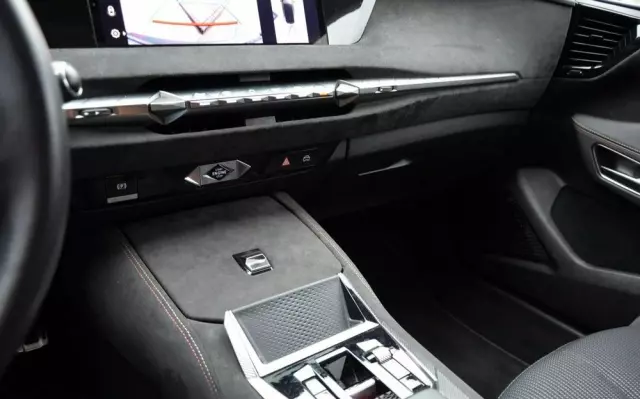 DS AUTOMOBILES DS 4 1.6 E-Tense Performance Line +