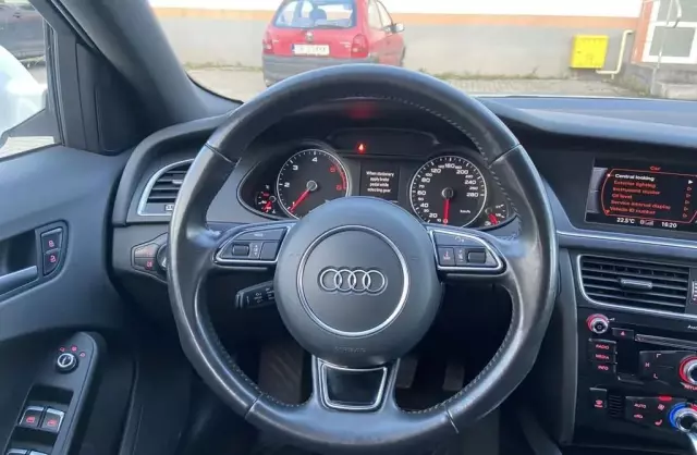 AUDI A4 