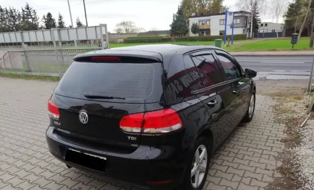 VOLKSWAGEN Golf 