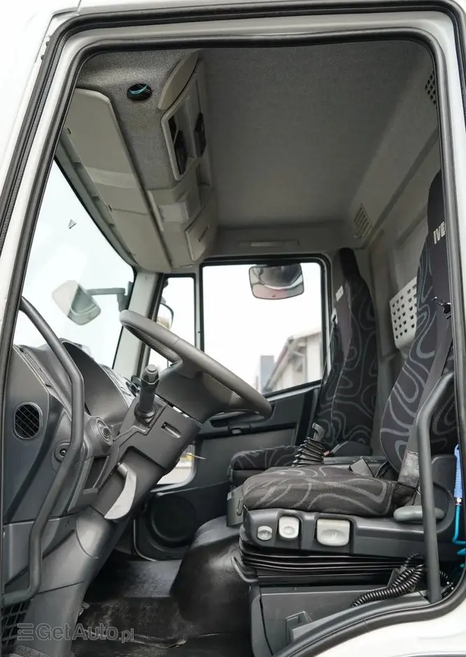 IVECO 180E25 / 4X2 / SKRZYNIOWY 7,5m + HDS HYVA HB150X MAX UDŹWIG 5 200KG / STEROWNIE RADIOWE  / ROTATOR / AUTOMAT 