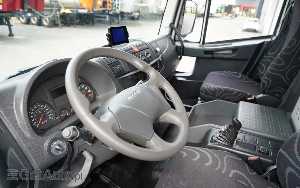 IVECO 180E25 / 4X2 / SKRZYNIOWY 7,5m + HDS HYVA HB150X MAX UDŹWIG 5 200KG / STEROWNIE RADIOWE  / ROTATOR / AUTOMAT 