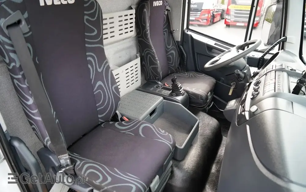 IVECO 180E25 / 4X2 / SKRZYNIOWY 7,5m + HDS HYVA HB150X MAX UDŹWIG 5 200KG / STEROWNIE RADIOWE  / ROTATOR / AUTOMAT 