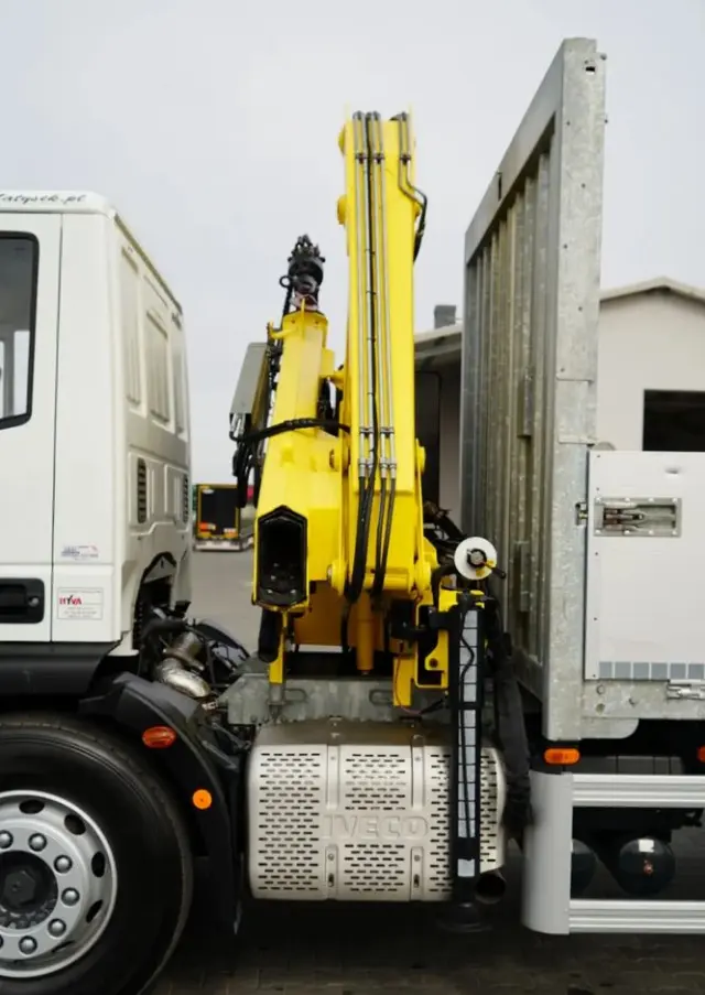IVECO 180E25 / 4X2 / SKRZYNIOWY 7,5m + HDS HYVA HB150X MAX UDŹWIG 5 200KG / STEROWNIE RADIOWE  / ROTATOR / AUTOMAT 