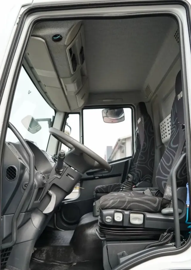 IVECO 180E25 / 4X2 / SKRZYNIOWY 7,5m + HDS HYVA HB150X MAX UDŹWIG 5 200KG / STEROWNIE RADIOWE  / ROTATOR / AUTOMAT 