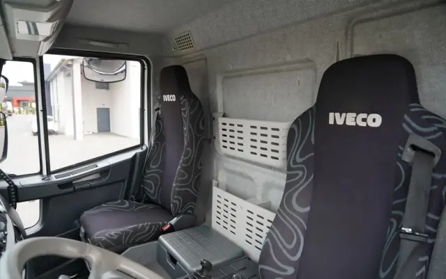 IVECO 180E25 / 4X2 / SKRZYNIOWY 7,5m + HDS HYVA HB150X MAX UDŹWIG 5 200KG / STEROWNIE RADIOWE  / ROTATOR / AUTOMAT 