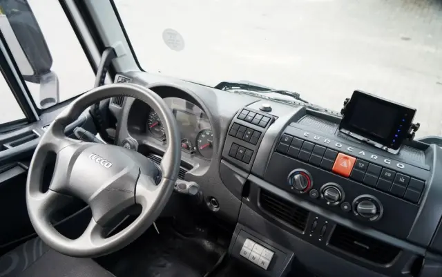 IVECO 180E25 / 4X2 / SKRZYNIOWY 7,5m + HDS HYVA HB150X MAX UDŹWIG 5 200KG / STEROWNIE RADIOWE  / ROTATOR / AUTOMAT 