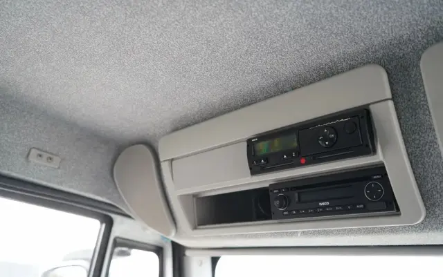 IVECO 180E25 / 4X2 / SKRZYNIOWY 7,5m + HDS HYVA HB150X MAX UDŹWIG 5 200KG / STEROWNIE RADIOWE  / ROTATOR / AUTOMAT 