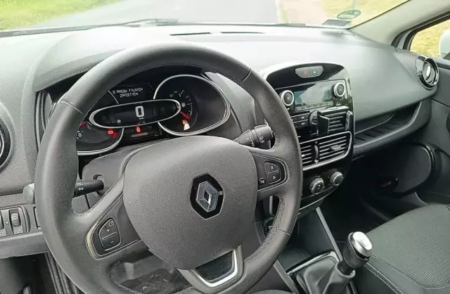 RENAULT Clio 