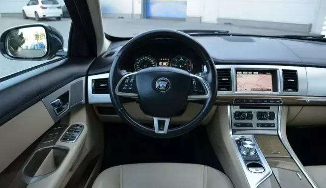JAGUAR Xf 