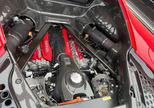 FERRARI SF90 Stradale 