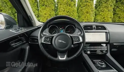 JAGUAR F-Pace 