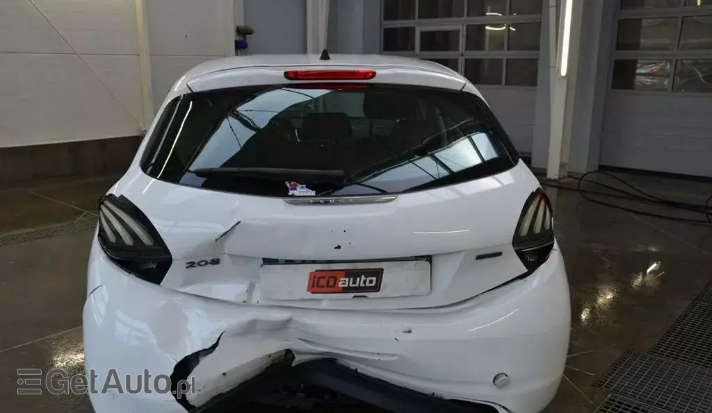 PEUGEOT 208 
