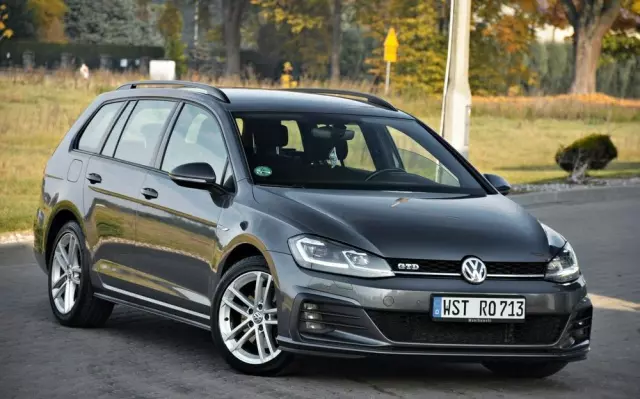 VOLKSWAGEN Golf 