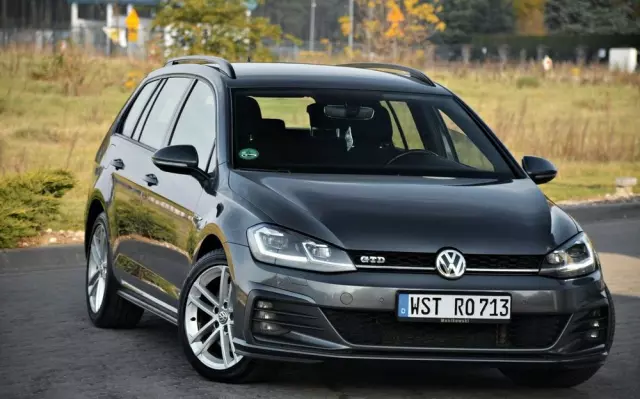 VOLKSWAGEN Golf 