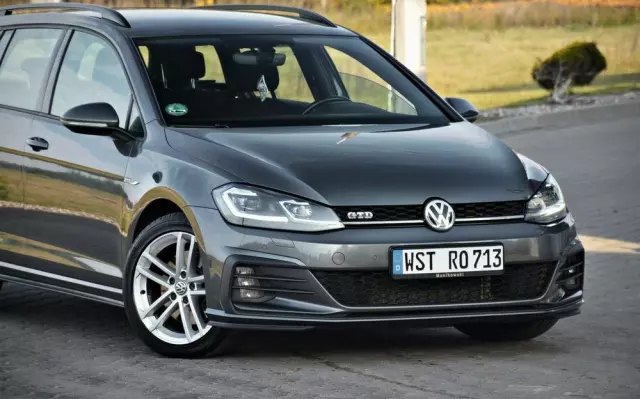 VOLKSWAGEN Golf 