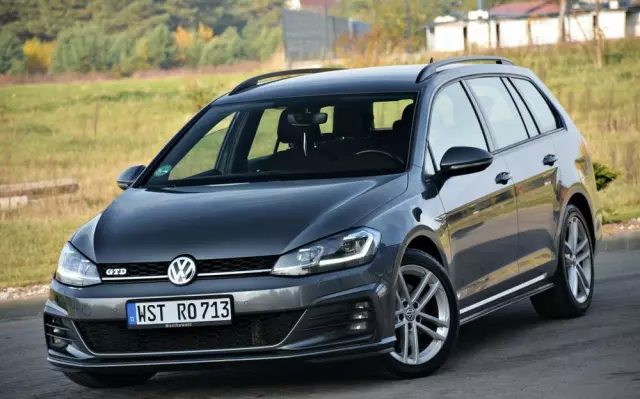 VOLKSWAGEN Golf 