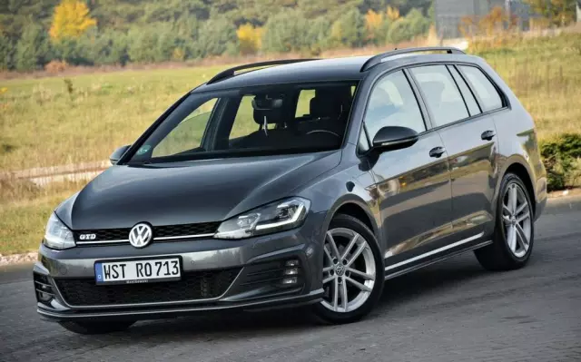 VOLKSWAGEN Golf 