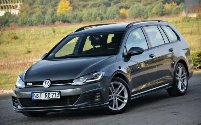 VOLKSWAGEN Golf 