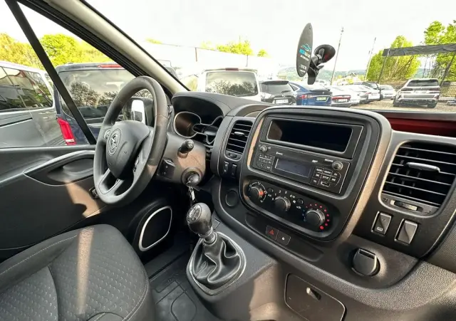 OPEL Vivaro 