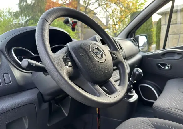 OPEL Vivaro 