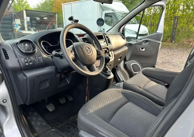 OPEL Vivaro 