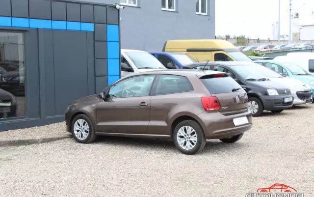 VOLKSWAGEN Polo 