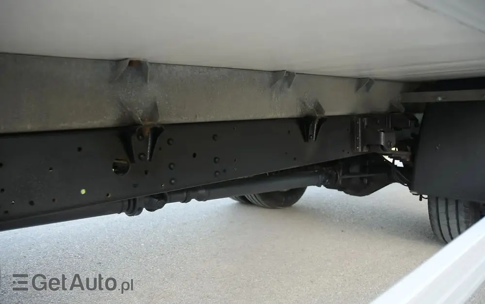 IVECO 72C18  3,0 180KM  Zanotti Z380  230 V 6,1m 12 palet dł -20+20 ładowność 3460kg 