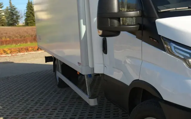 IVECO 72C18  3,0 180KM  Zanotti Z380  230 V 6,1m 12 palet dł -20+20 ładowność 3460kg 