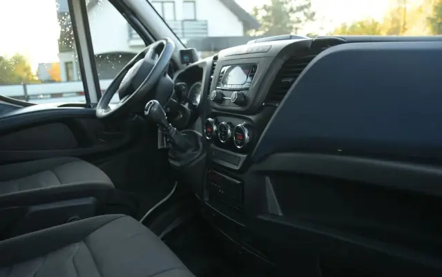 IVECO 72C18  3,0 180KM  Zanotti Z380  230 V 6,1m 12 palet dł -20+20 ładowność 3460kg 