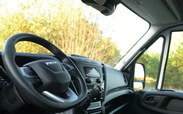 IVECO 72C18  3,0 180KM  Zanotti Z380  230 V 6,1m 12 palet dł -20+20 ładowność 3460kg 