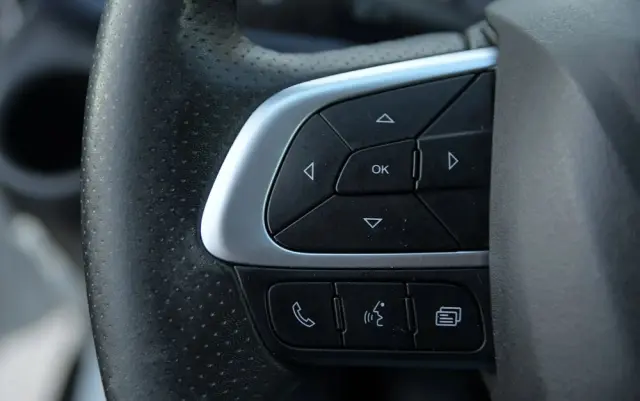 IVECO 72C18  3,0 180KM  Zanotti Z380  230 V 6,1m 12 palet dł -20+20 ładowność 3460kg 