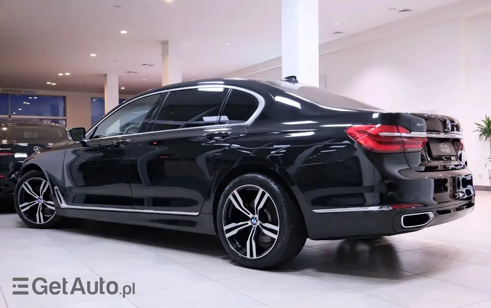 BMW Seria 7 750Li xDrive Edition Exclusive