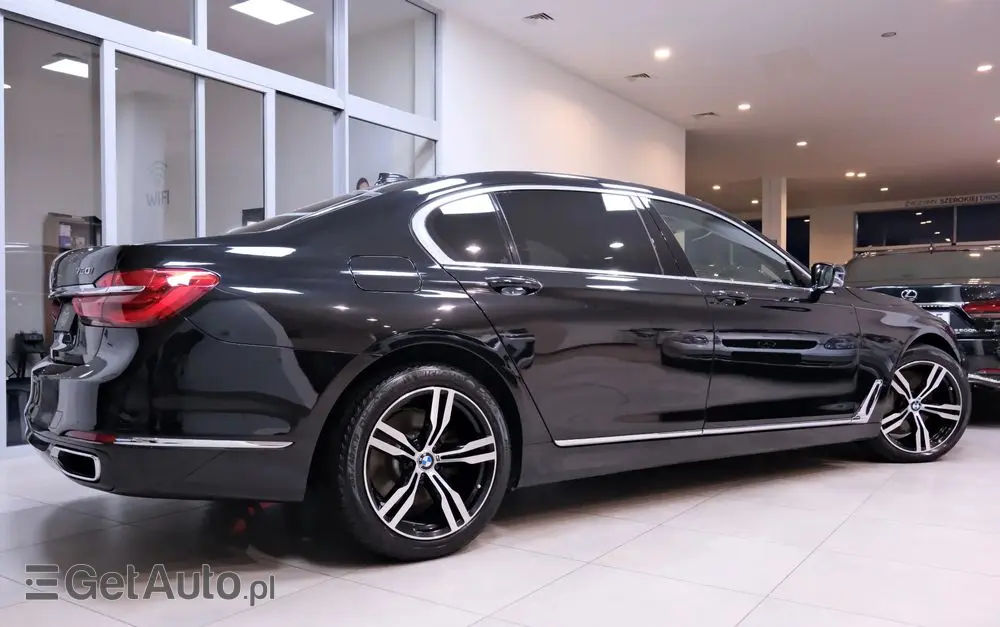 BMW Seria 7 750Li xDrive Edition Exclusive