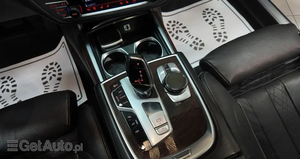 BMW Seria 7 750Li xDrive Edition Exclusive