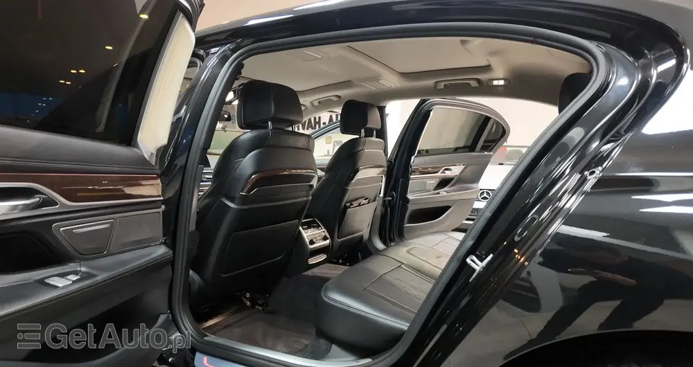 BMW Seria 7 750Li xDrive Edition Exclusive