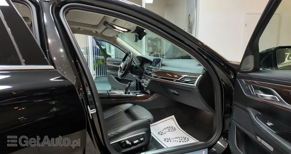 BMW Seria 7 750Li xDrive Edition Exclusive