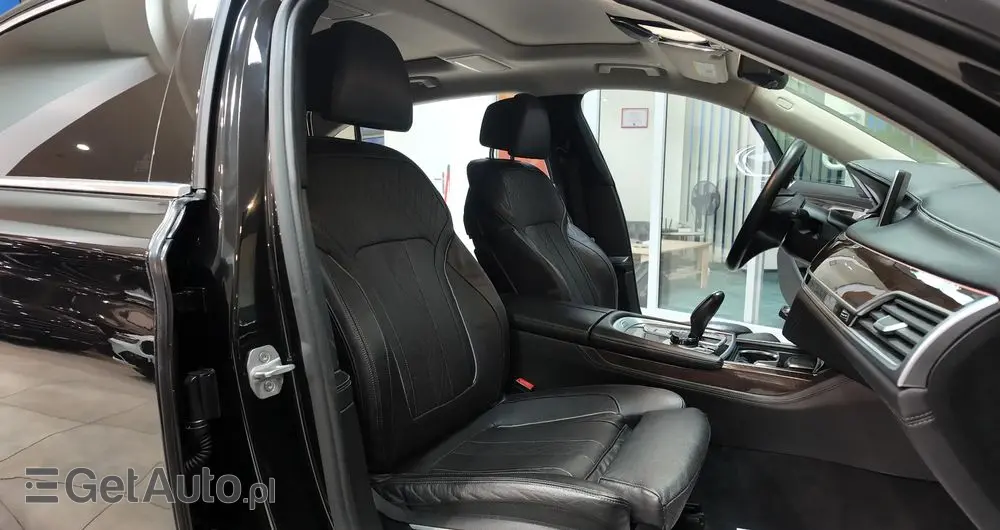BMW Seria 7 750Li xDrive Edition Exclusive
