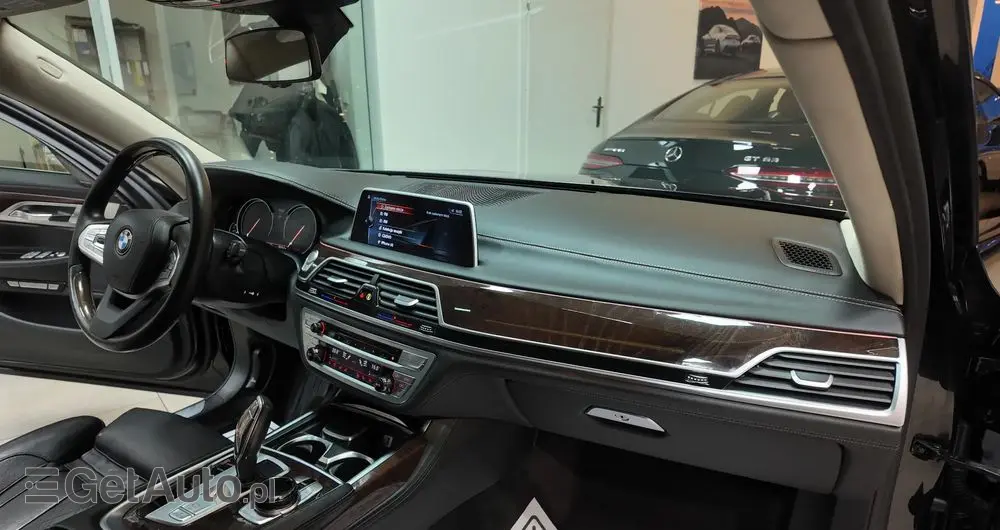 BMW Seria 7 750Li xDrive Edition Exclusive
