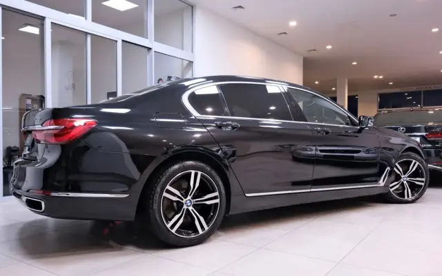BMW Seria 7 750Li xDrive Edition Exclusive