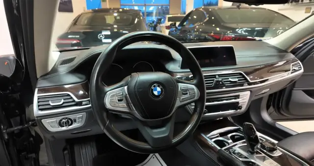 BMW Seria 7 750Li xDrive Edition Exclusive
