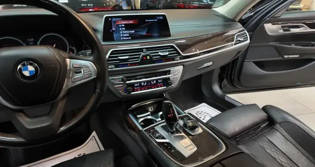 BMW Seria 7 750Li xDrive Edition Exclusive