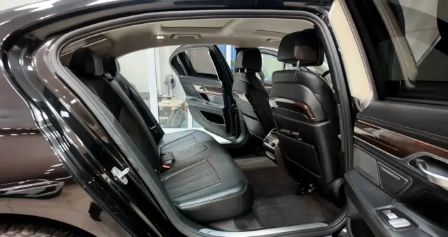 BMW Seria 7 750Li xDrive Edition Exclusive