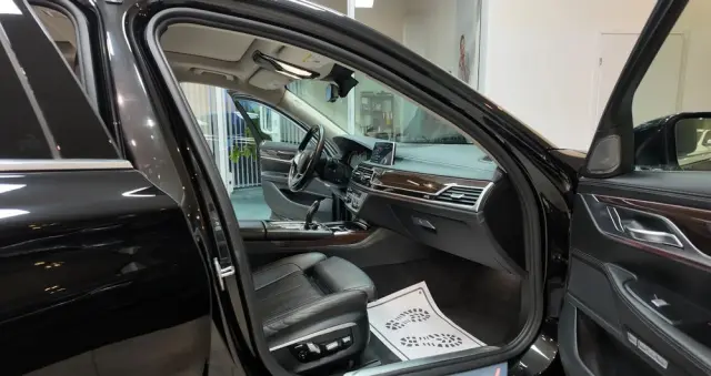 BMW Seria 7 750Li xDrive Edition Exclusive
