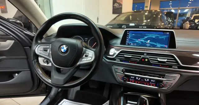 BMW Seria 7 750Li xDrive Edition Exclusive