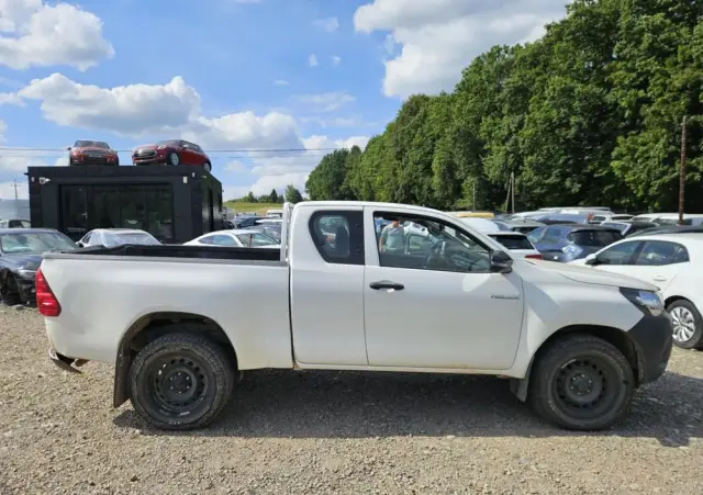 TOYOTA Hilux 